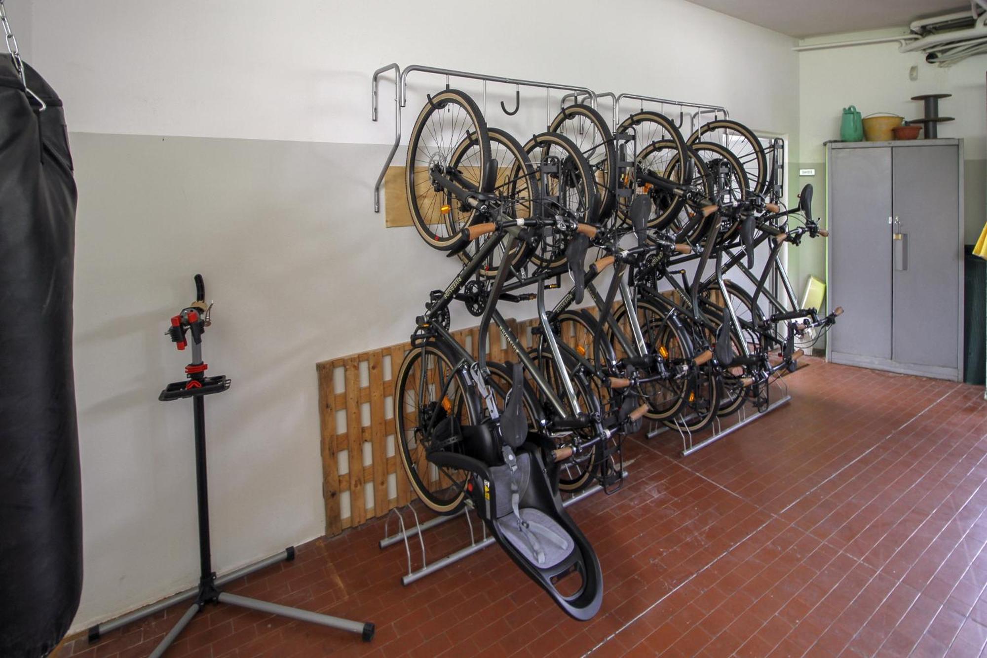 La Cordata Accommodation - Woodhouse Bike Hotel Cinisello Balsamo Exterior foto
